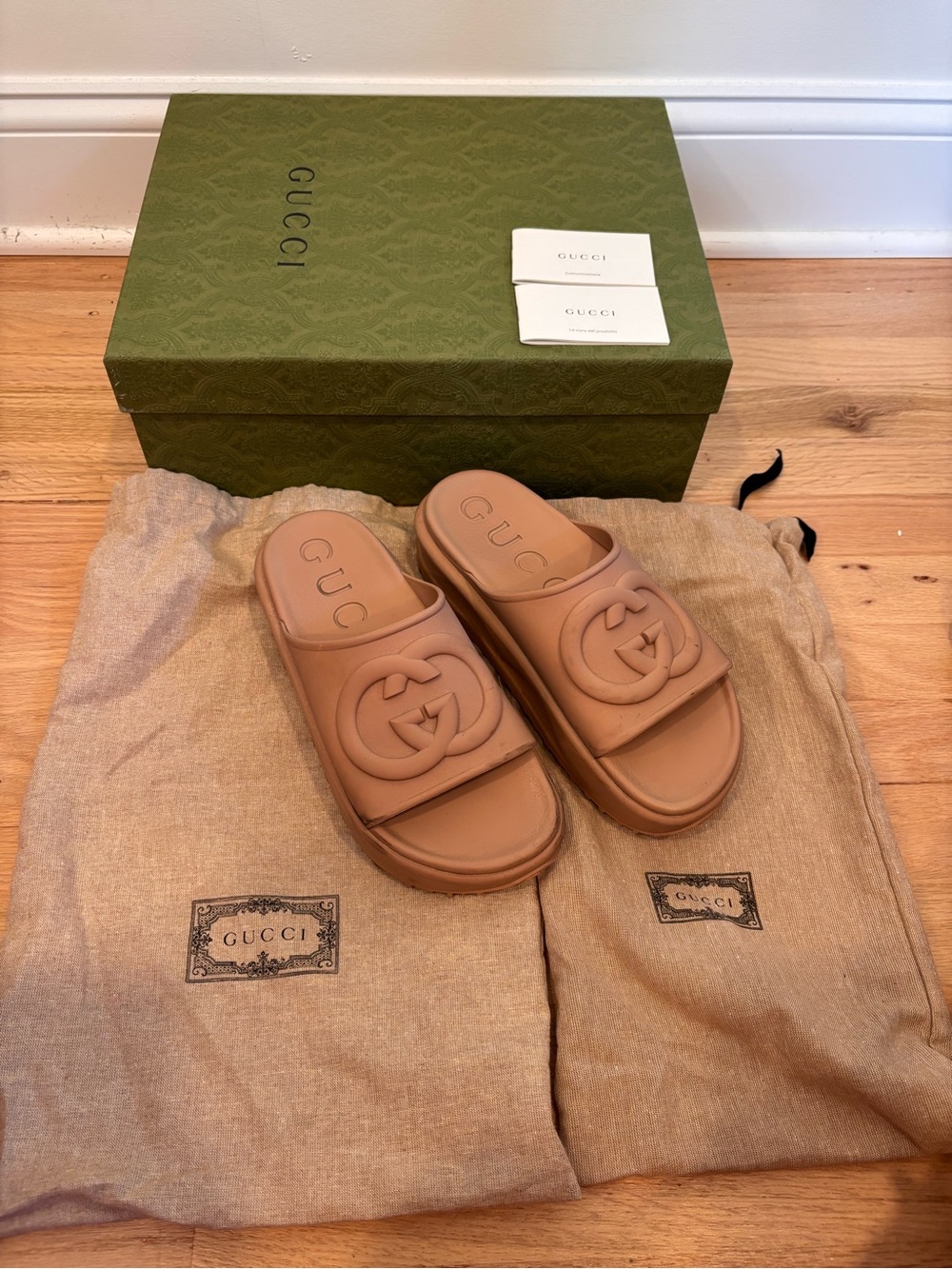 Gucci Miami rubber platform slides in camel/beige size 38 in box